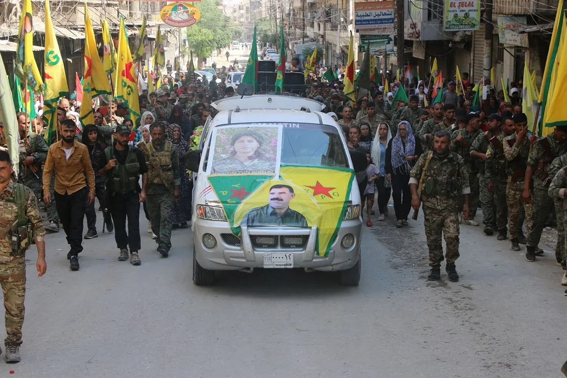 ​​​​​​​الآلاف يستقبلون جثمان الشهيدة القيادية سوسن بيرهات في حلب والشهباء
