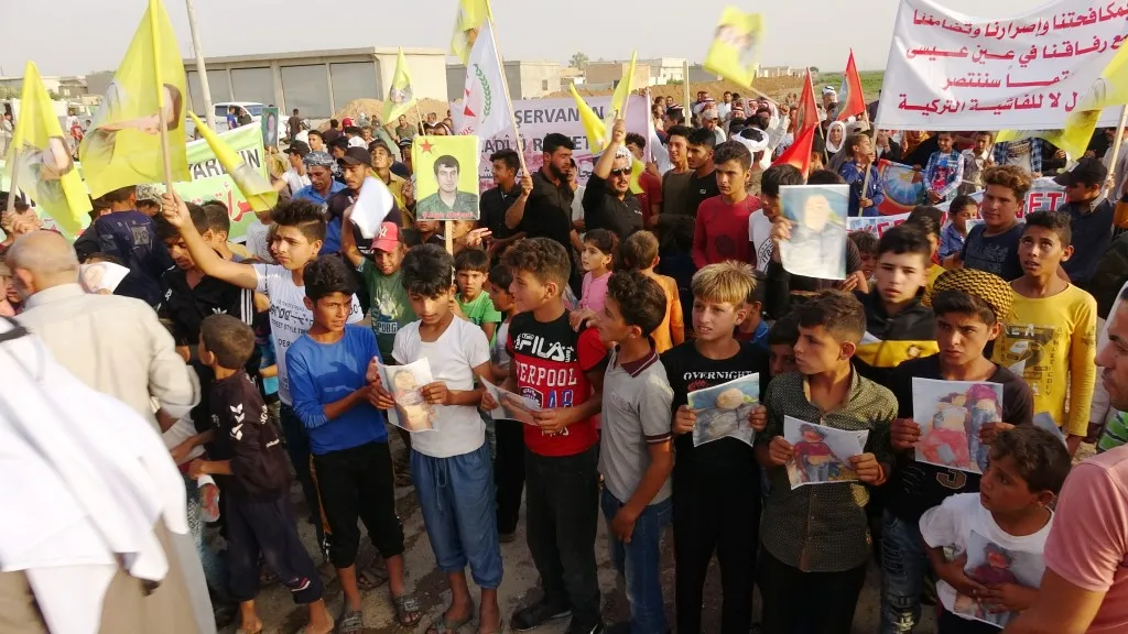 مظاهرة حاشدة في بلدة الهيشة تنديداً بالمجزرة التركية في قرية الصفاوية