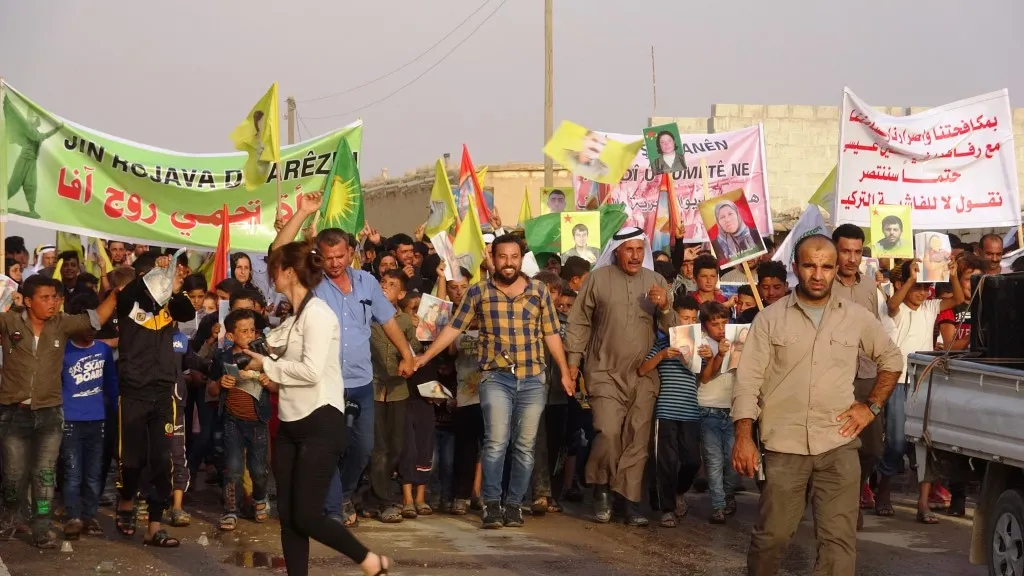 مظاهرة حاشدة في بلدة الهيشة تنديداً بالمجزرة التركية في قرية الصفاوية