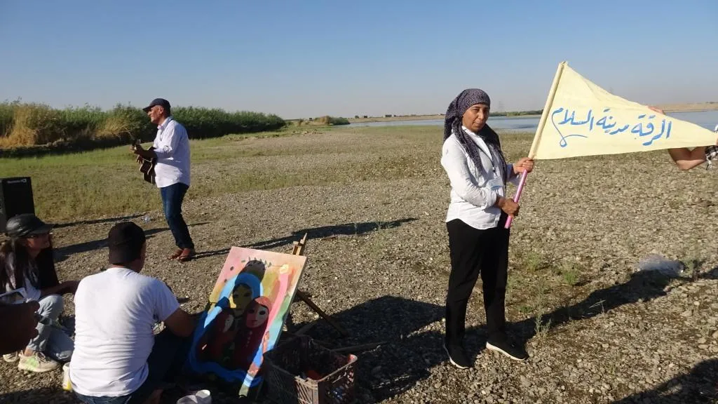 جمعية ماري للثقافة والفن تطلق أول رحلاتها النهرية بعد تحرير الرقة