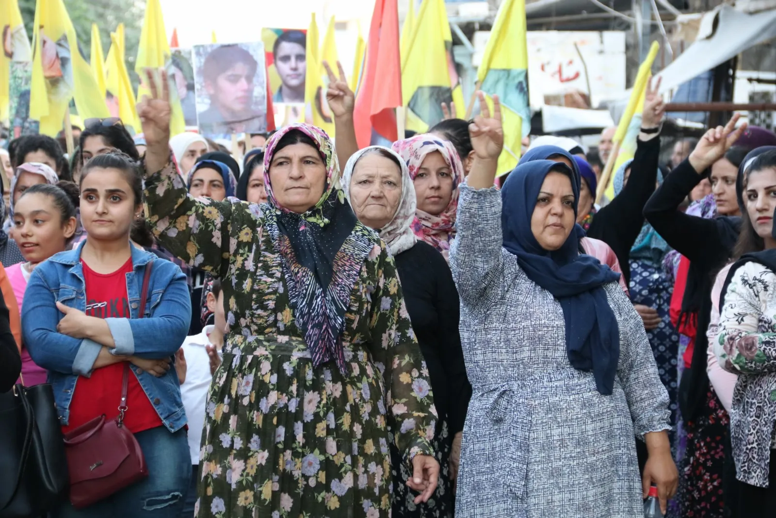 خلال تظاهرة أهالي حلب يدعون إلى تصعيد النضال ضد هجمات الاحتلال التركي