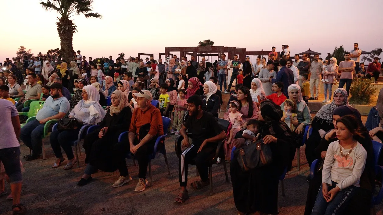 ​​​​​​​إحياء حفل فني في مدينة الطبقة