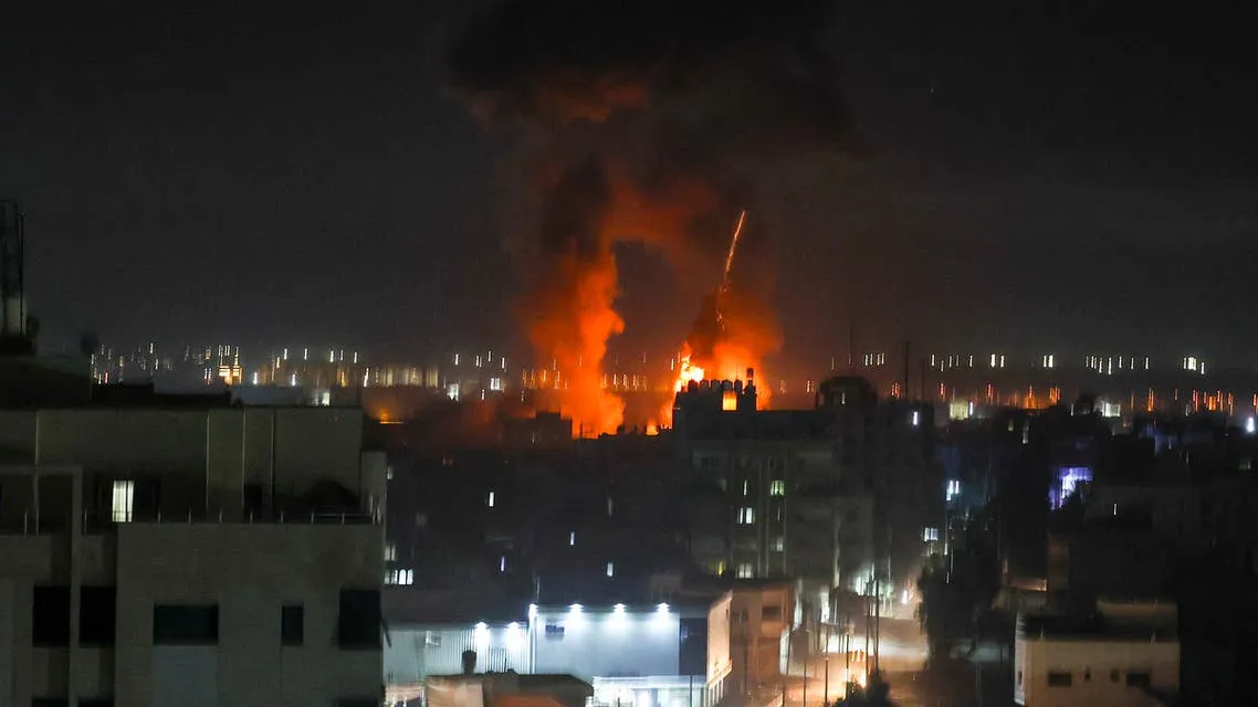 ​​​​​​​غارات إسرائيلية تستهدف مواقع لحماس في غزة ردًّا على البالونات الحارقة