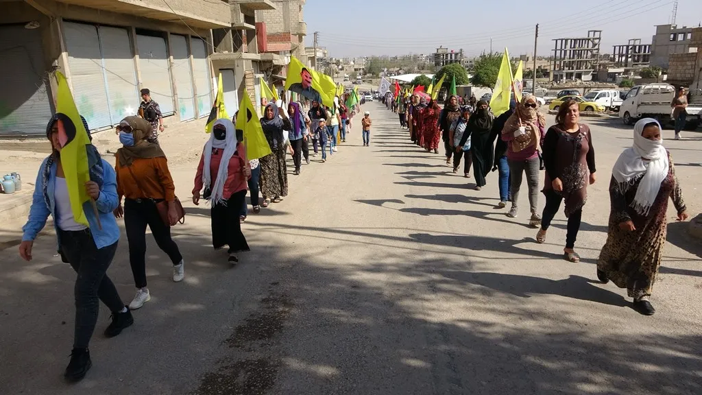 الآلاف في مدن مقاطعة قامشلو يتظاهرون ضد الهجمات التركية على كردستان