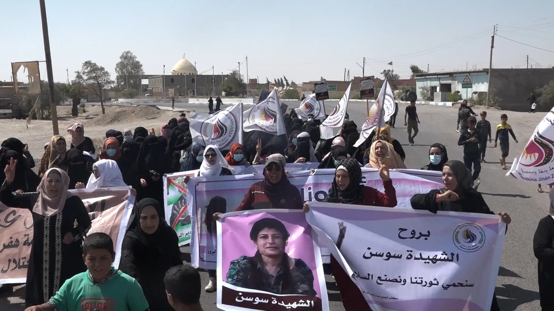 مسيرات حاشدة في الطبقة ودير الزور بمناسبة اليوم العالمي للسلام