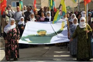 ​​​​​​​أهالي مخيم مخمور ينددون بالهجمات الكيماوية لجيش الاحتلال التركي على الكريلا