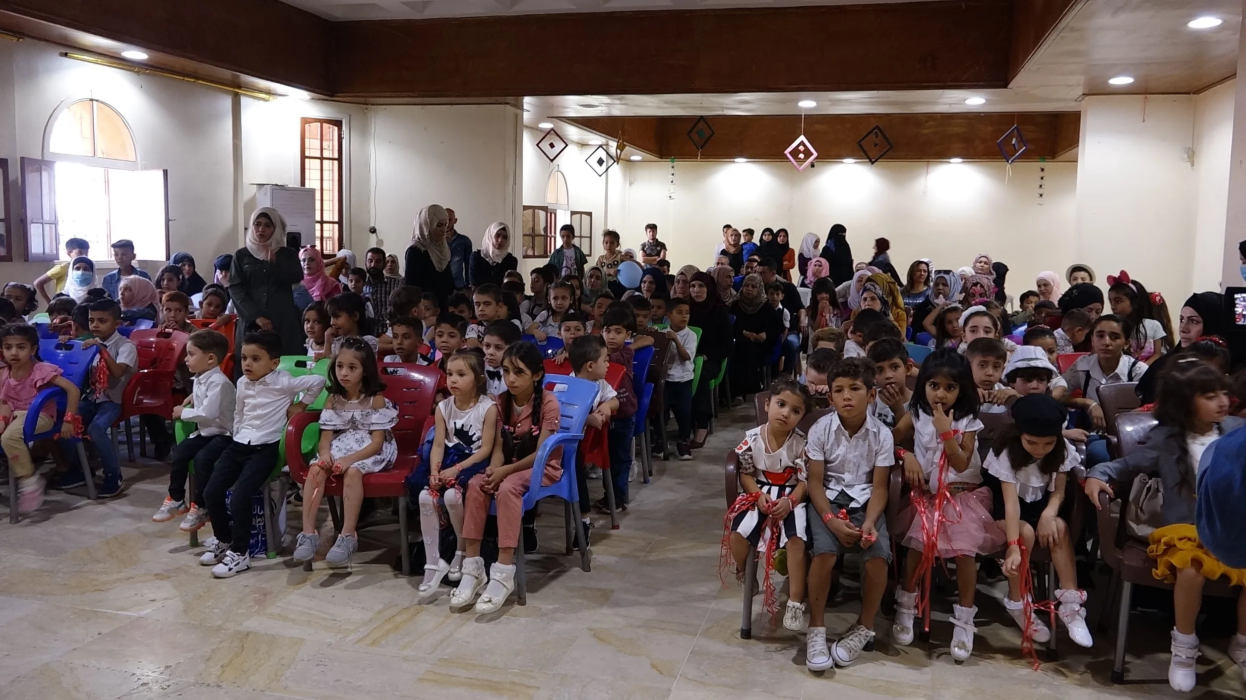 ​​​​​​​لجنة المرأة في الطبقة تكرم 70 طفلاً ممن أنهوا مرحلة رياض الأطفال