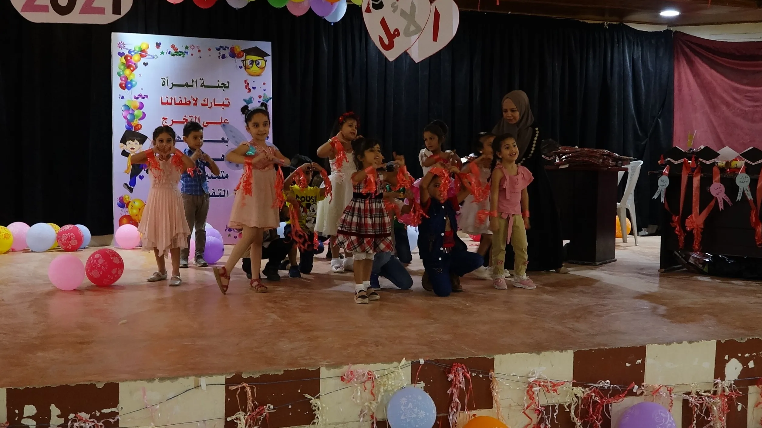 ​​​​​​​لجنة المرأة في الطبقة تكرم 70 طفلاً ممن أنهوا مرحلة رياض الأطفال