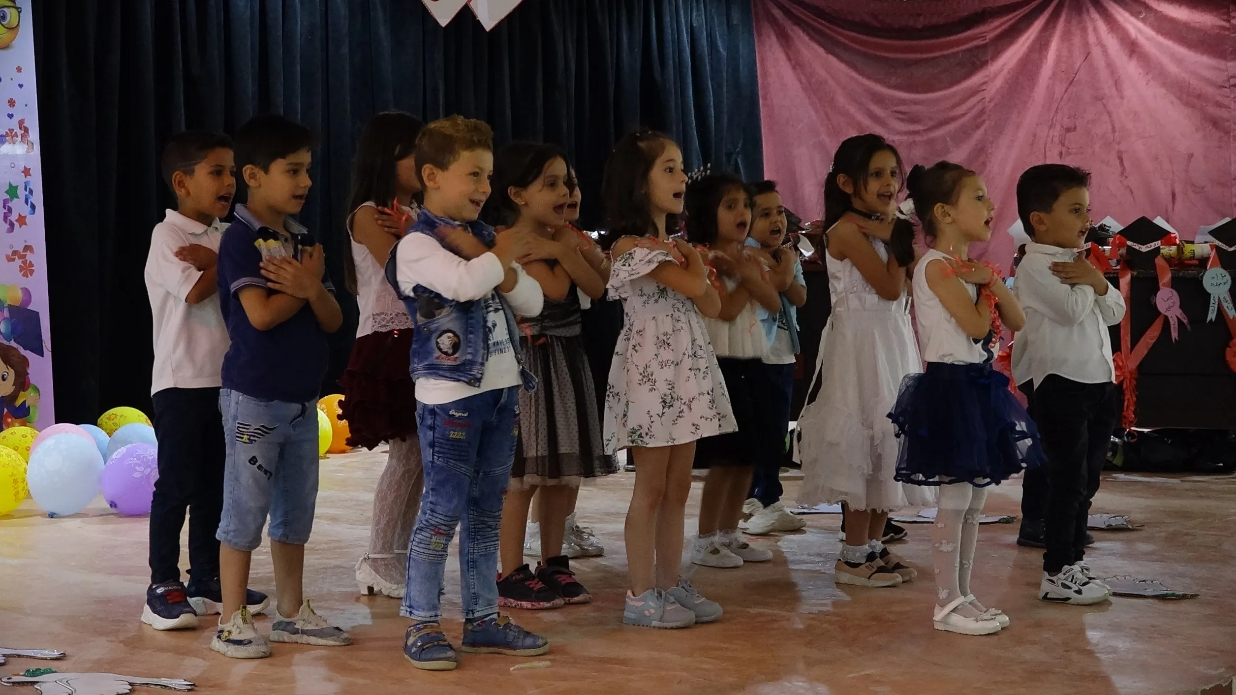 ​​​​​​​لجنة المرأة في الطبقة تكرم 70 طفلاً ممن أنهوا مرحلة رياض الأطفال