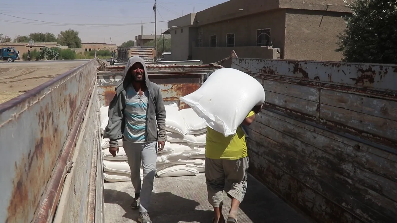 ​​​​​​​آلية جديدة لتوزيع مادة الطحين على الأفران في دير الزور