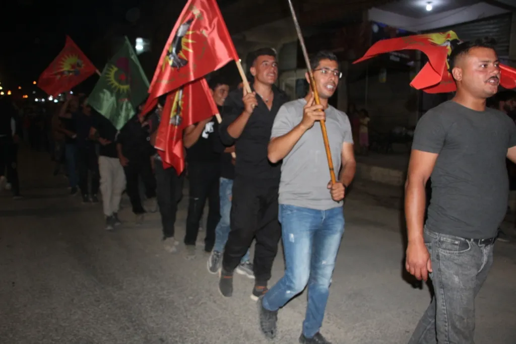 مسيرة للشبيبة الثورية في كوباني تندد بـ "خيانة PDK"
