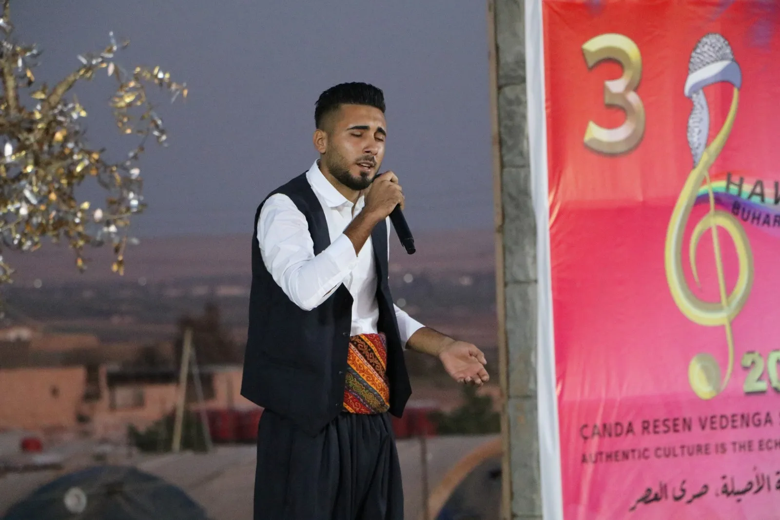 المجموعة الأولى من المشاركين في مهرجان هاوار تؤدي أغانيها في فعاليات اليوم الثاني