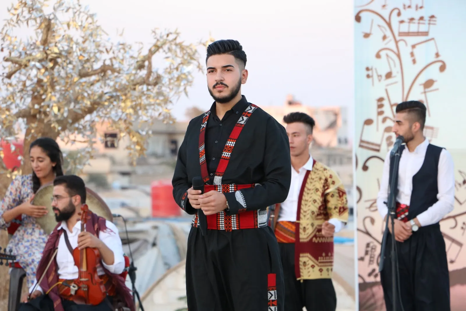 المجموعة الثانية المشاركة في مهرجان هاوار الغنائي تقدم أغانيها
