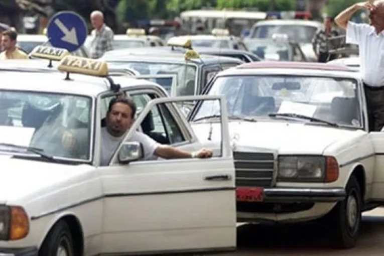 مواصلات لبنان.. تصل إلى الهاوية والحكومة عاجزة