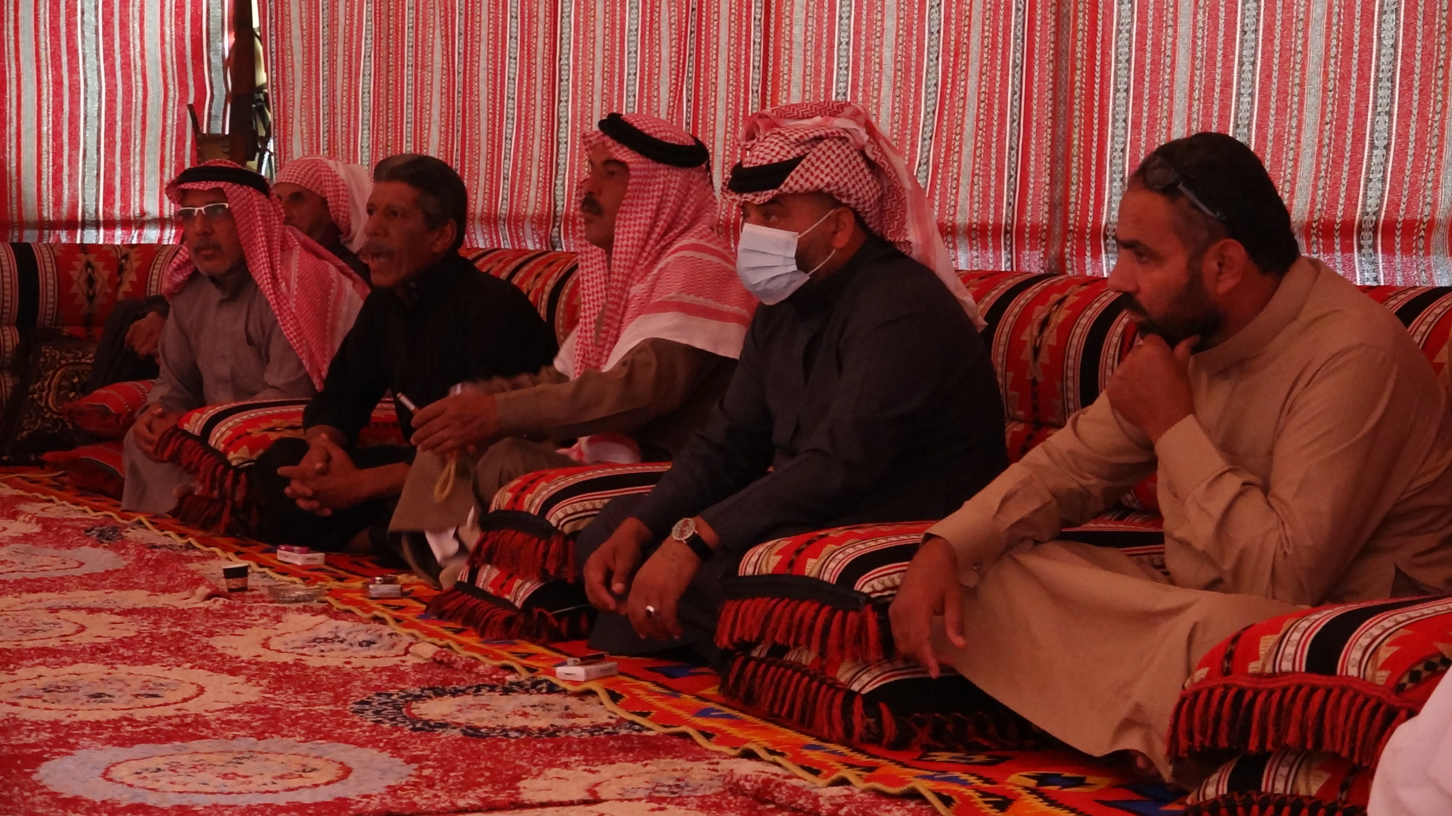 الإدارة المدنية في الطبقة تجتمع مع وجهاء عشيرة الوهب
