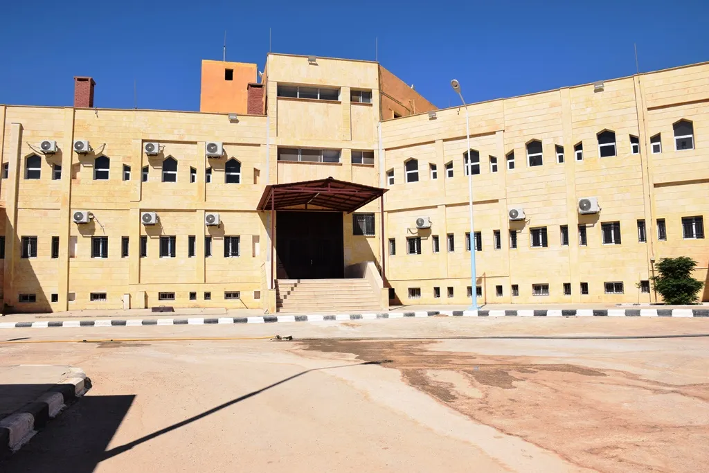 ​​​​​​​مشفى الشدادي ينتظر ذوي الرداء الأبيض ليدخل الخدمة