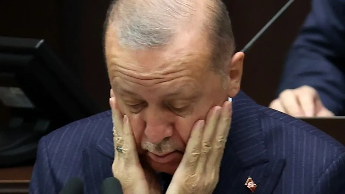 ​​​​​​​أردوغان يقيل مسؤولين في البنك المركزي.. والليرة التركية تهوي