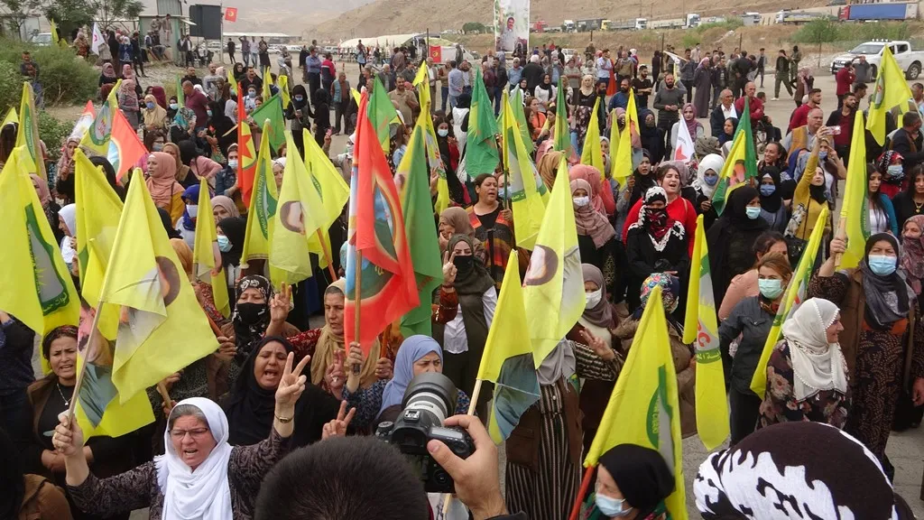 ​​​​​​​الآلاف في سيمالكا يواصلون الاحتجاج على خيانة الحزب الديمقراطي الكردستاني