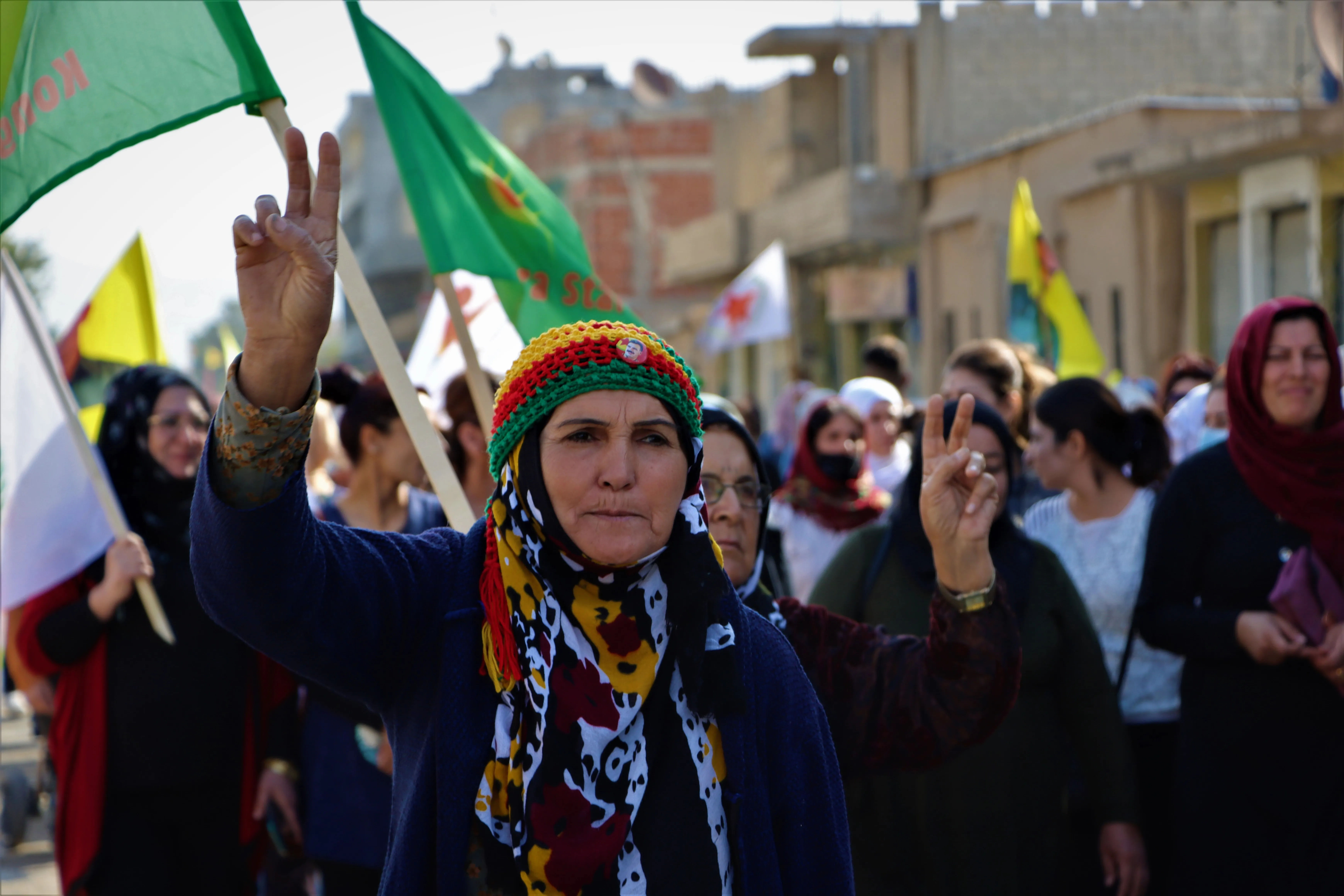 ​​​​​​​الآلاف في إقليم الجزيرة يتظاهرون ضد الهجمات التركية والصمت الدولي