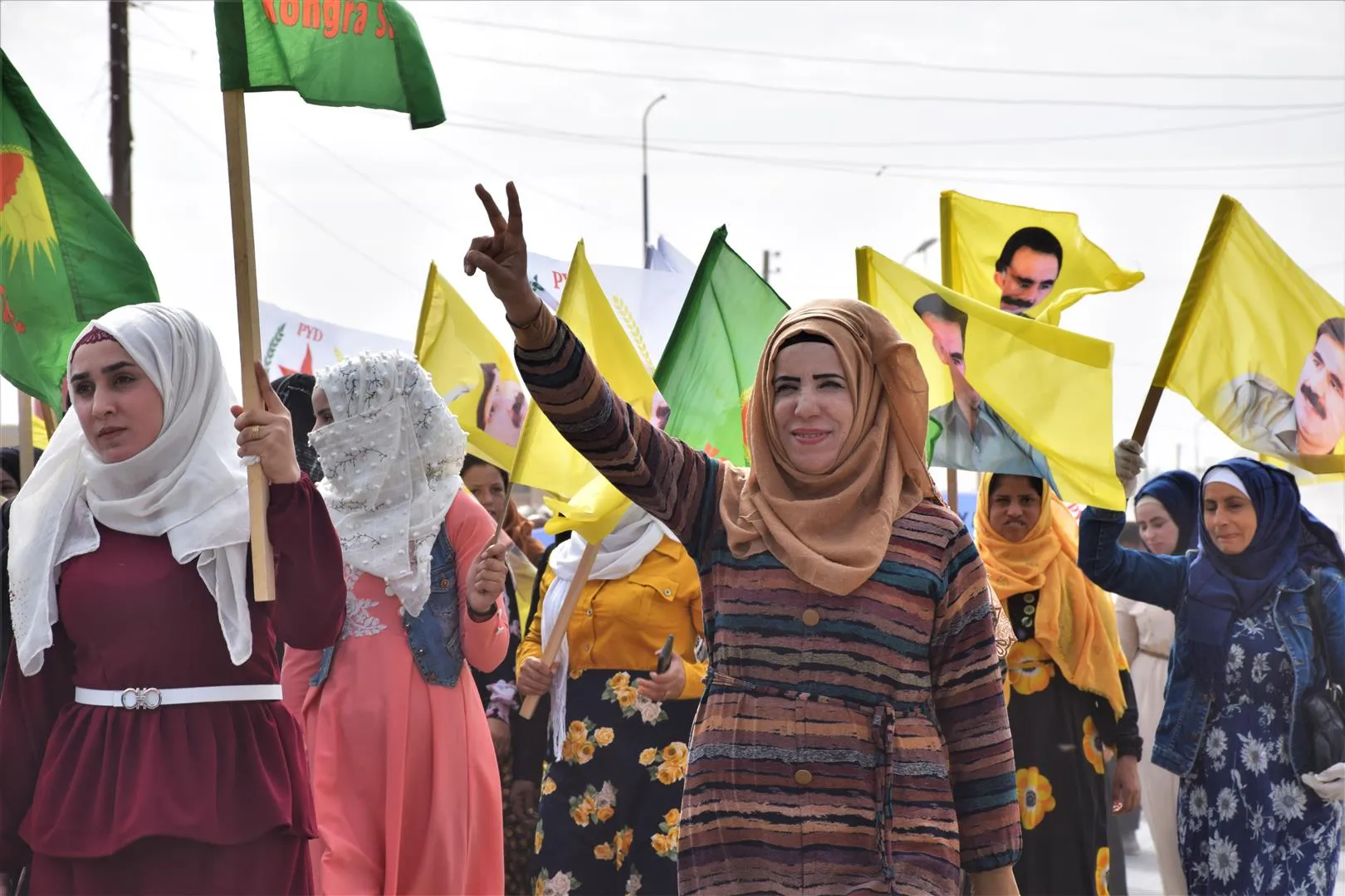 أهالي ووجهاء الهول يطالبون بفرض حظر جوّي فوري لردع الهجمات التركية