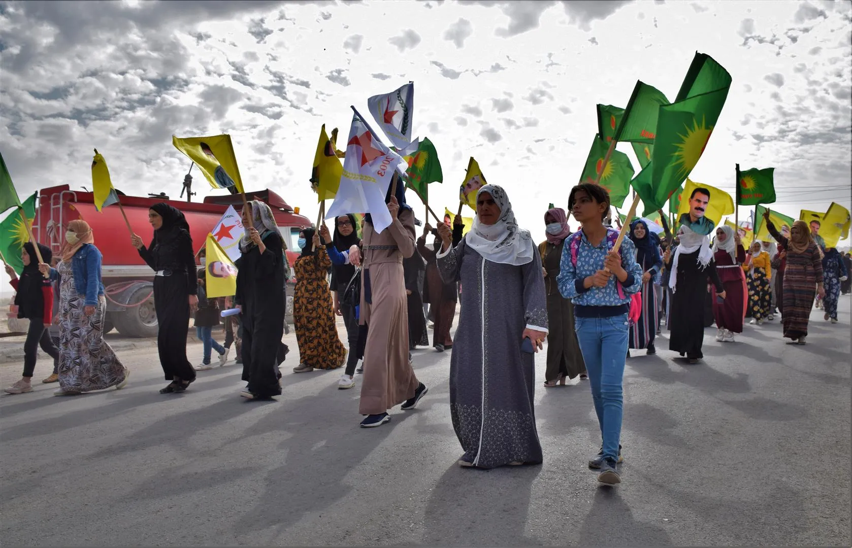 أهالي ووجهاء الهول يطالبون بفرض حظر جوّي فوري لردع الهجمات التركية