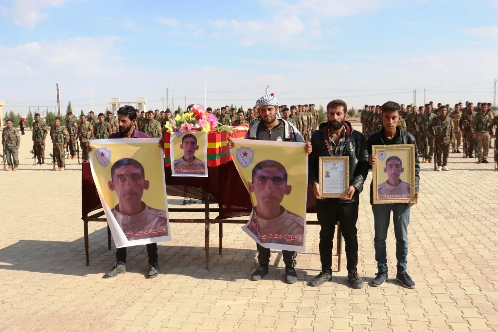 ​​​​​​​أهالي الشدادي يشيّعون جثمان الشهيد محمد المحمد خلال مراسم مهيبة