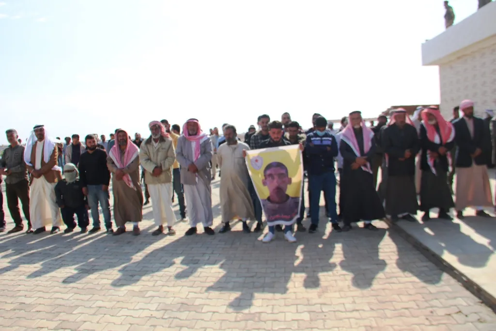 ​​​​​​​أهالي الشدادي يشيّعون جثمان الشهيد محمد المحمد خلال مراسم مهيبة