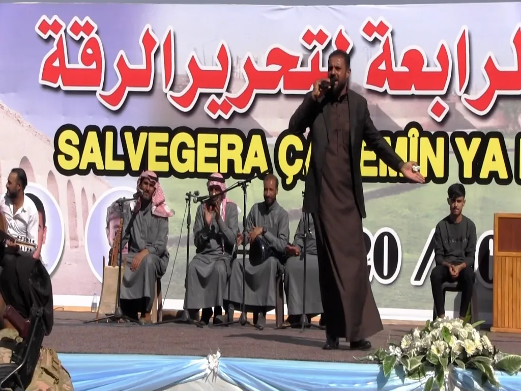 أهالي الرقة يختتمون احتفالية الذكرى الرابعة لتحرير مدينتهم بفقرات فنية وغنائية