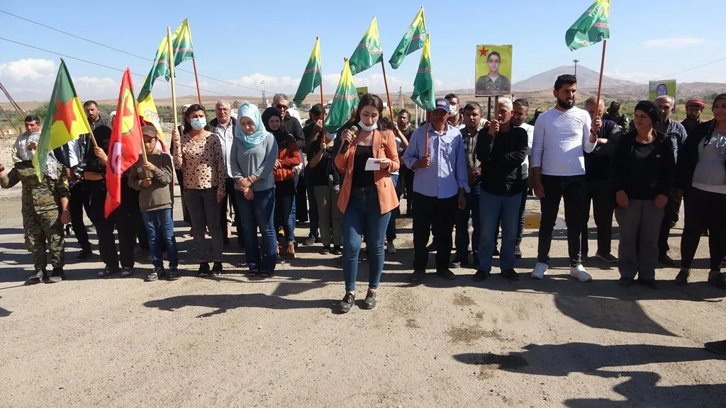 من تحت خيمة الاعتصام.. حزب الخضر واتحاد المقاولين والسائقين يدينون