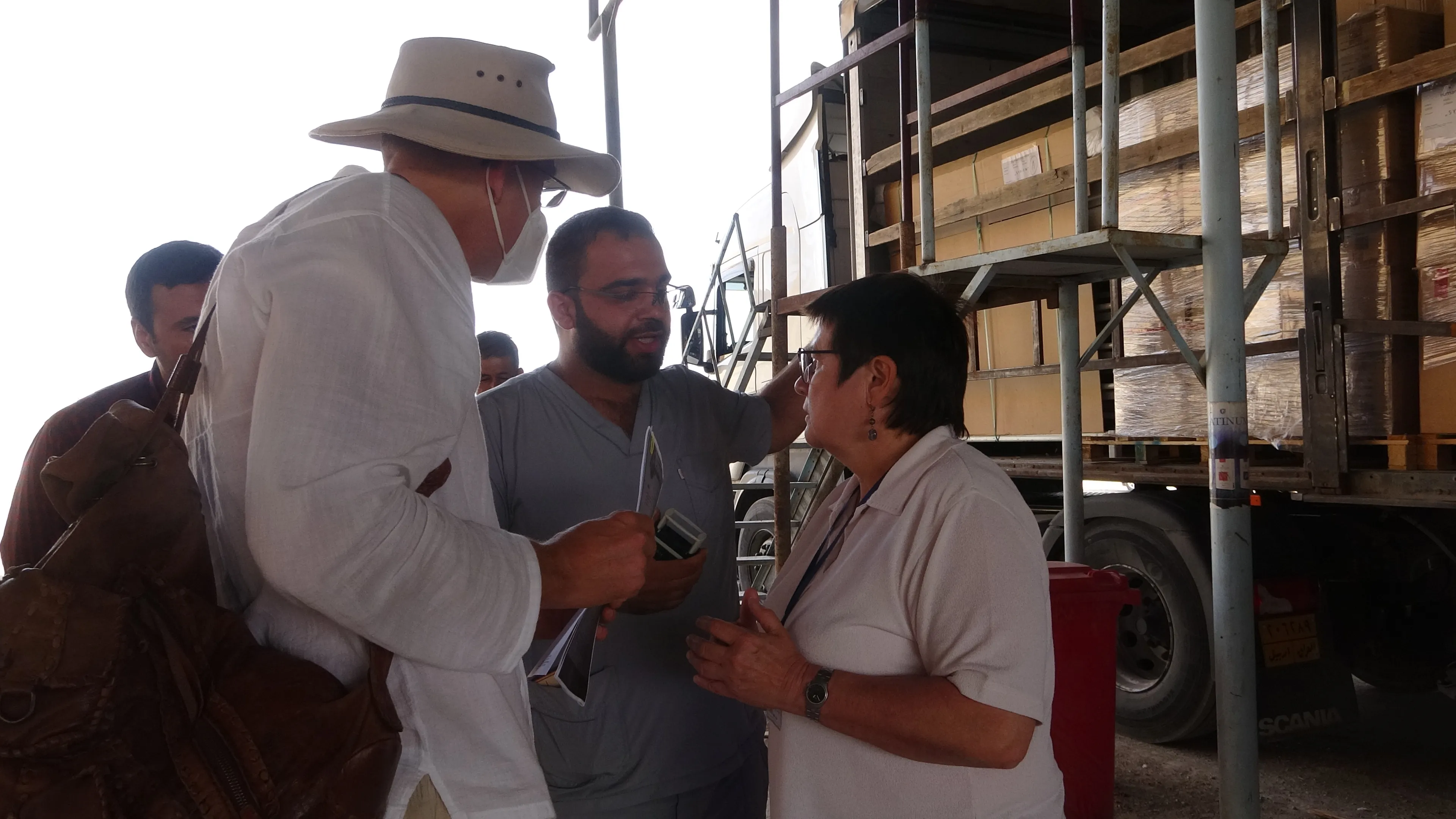 ​​​​​​​الهلال الأحمر الكردي يستلم أجهزة ومعدات طبية مقدمة من أطباء ألمان