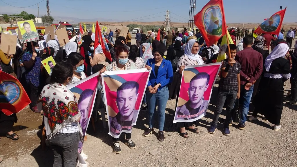 ​​​​​​​من تحت خيمة الاعتصام في سيمالكا أهالي إقليم الجزيرة يقدمون واجب العزاء لذوي الشهداء