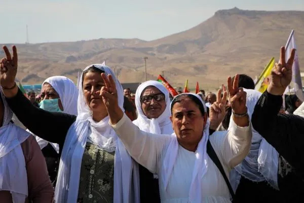 أمهات الشهداء في كوباني للديمقراطي الكردستاني "كفى للغدر والخيانة"