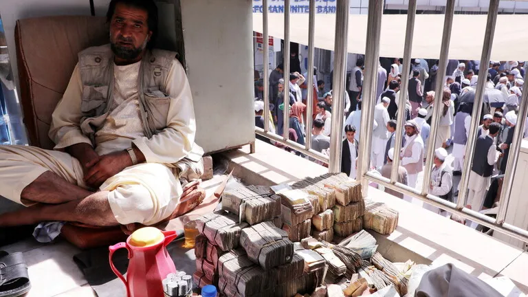 ​​​​​​​مشددة على ضرورة تحرك عاجل.. الأمم المتحدة تحذر من انهيار النظام المصرفي الأفغاني