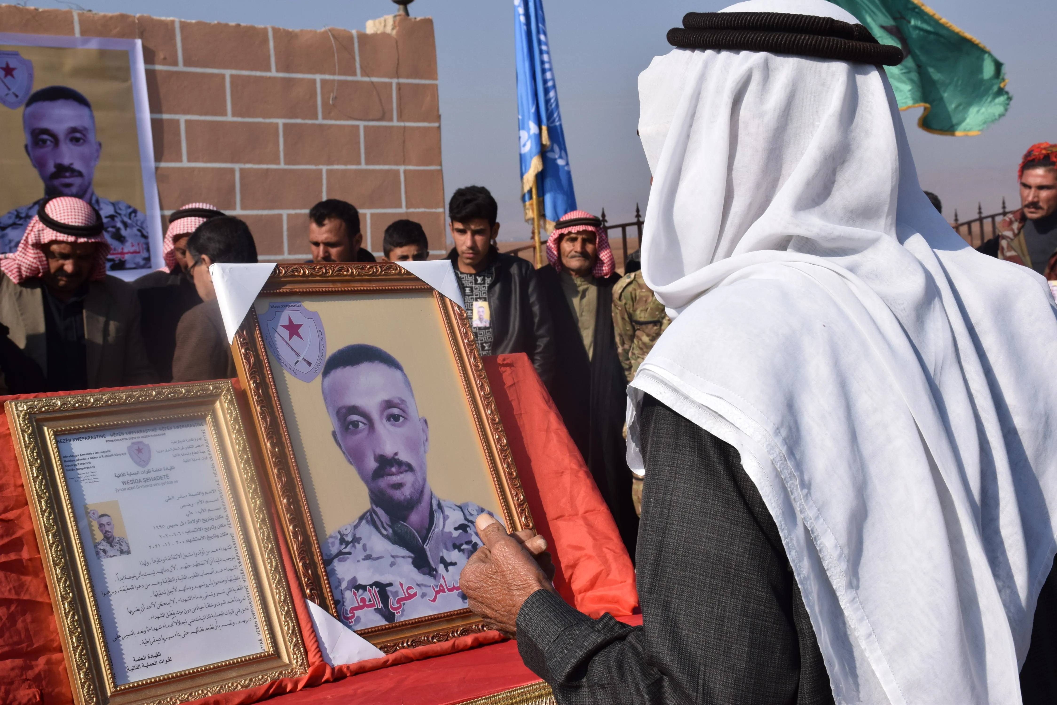 ​​​​​​​المئات يشيعون جثمان الشهيد سامر العلي في تربه سبيه