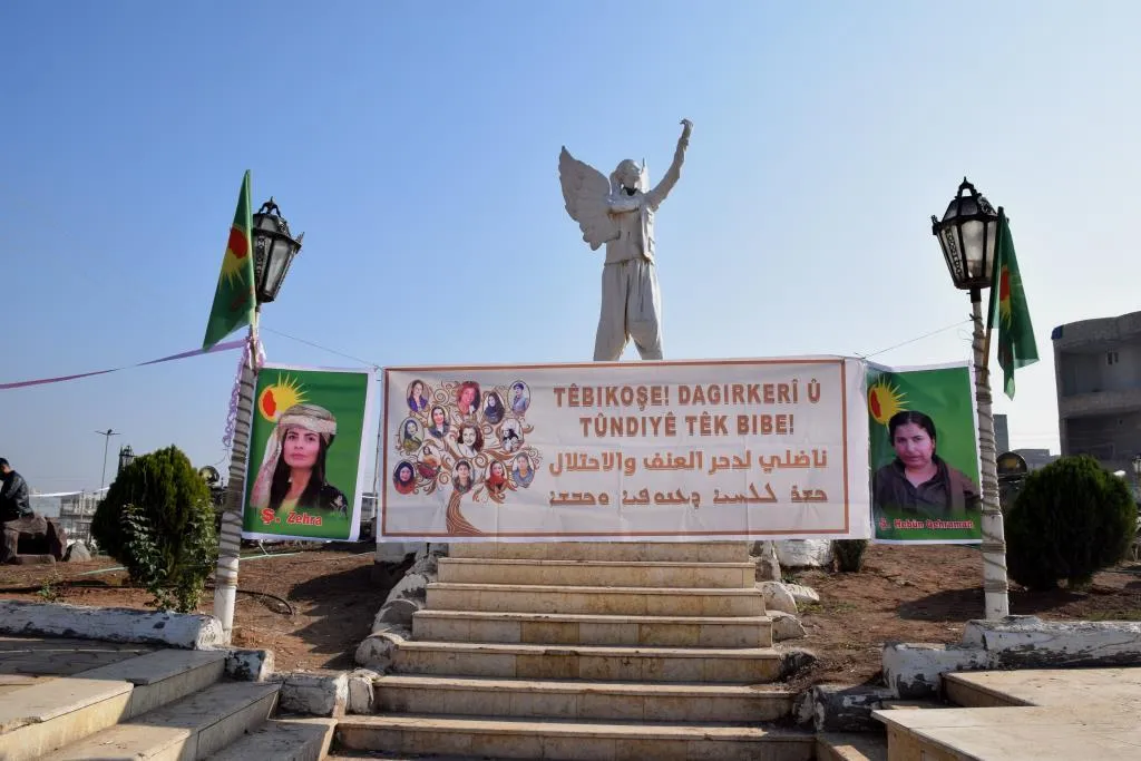 " سنقف صفاً واحداً لإعادة حق المرأة الطبيعي لها"