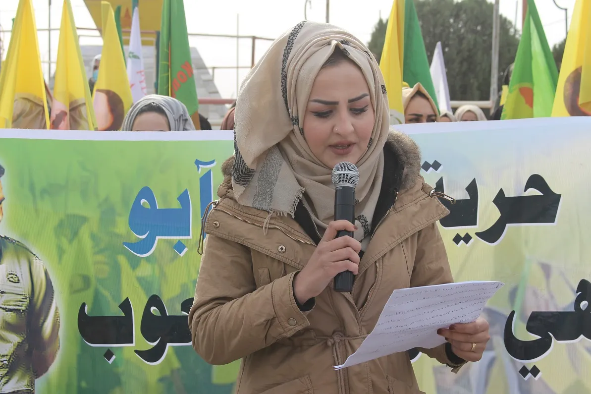 الآلاف في قامشلو وحلب يسيرون تحت شعار " حرية القائد آبو هي حريتنا"
