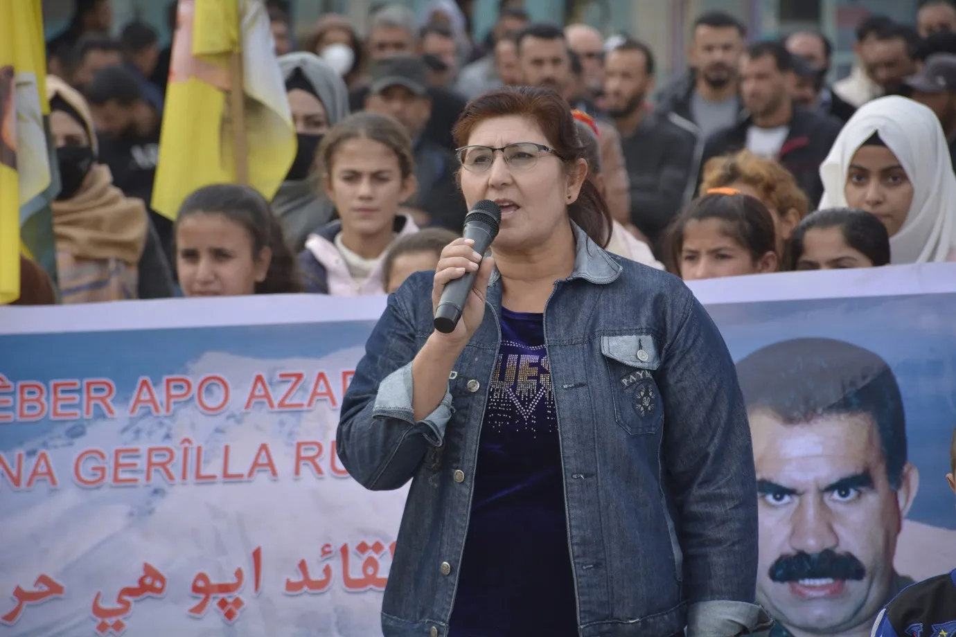 الآلاف في قامشلو وحلب يسيرون تحت شعار " حرية القائد آبو هي حريتنا"