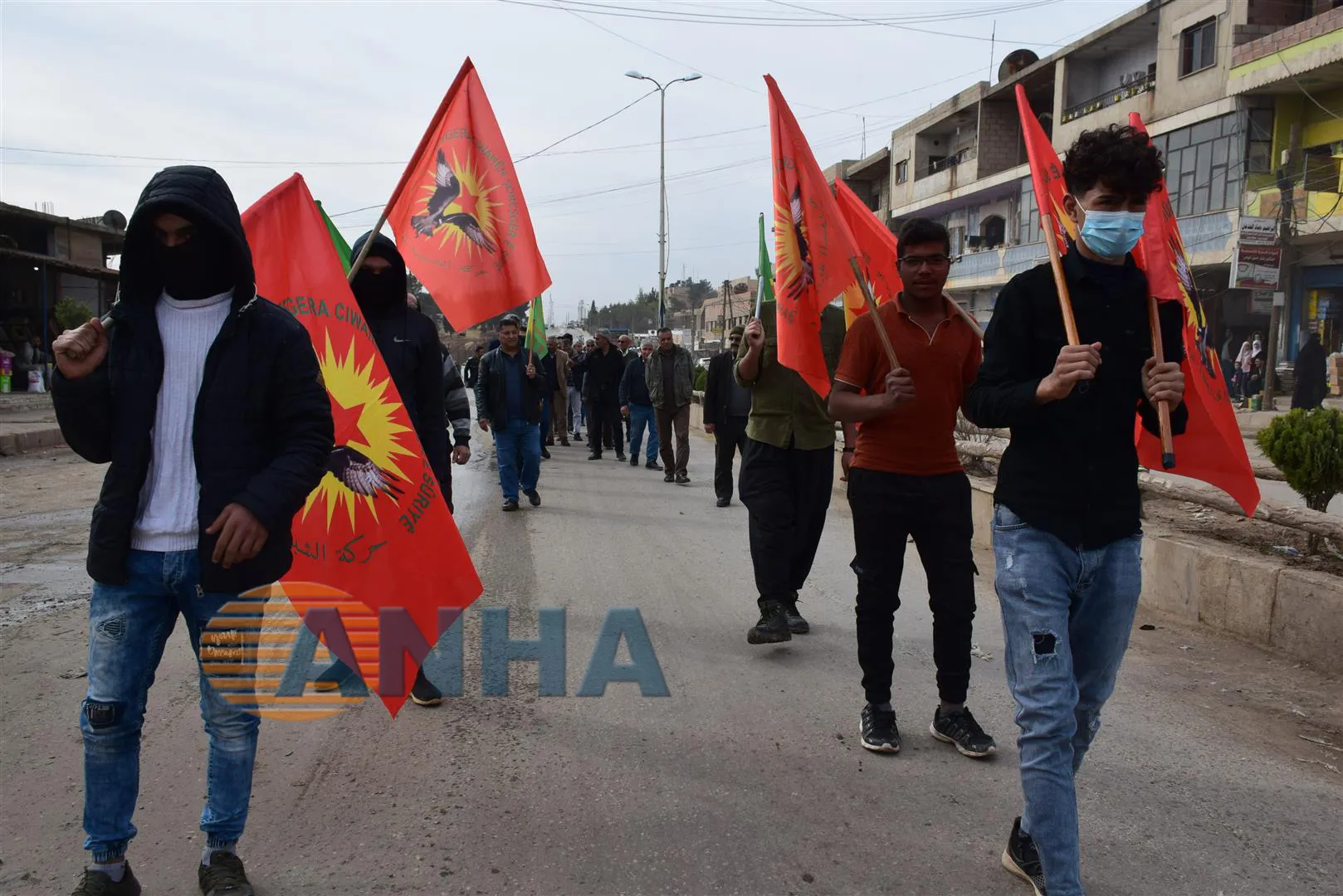 آلاف الرجال في قامشلو والحسكة يهتفون بـ " لا لقتل المرأة"- تم التحديث