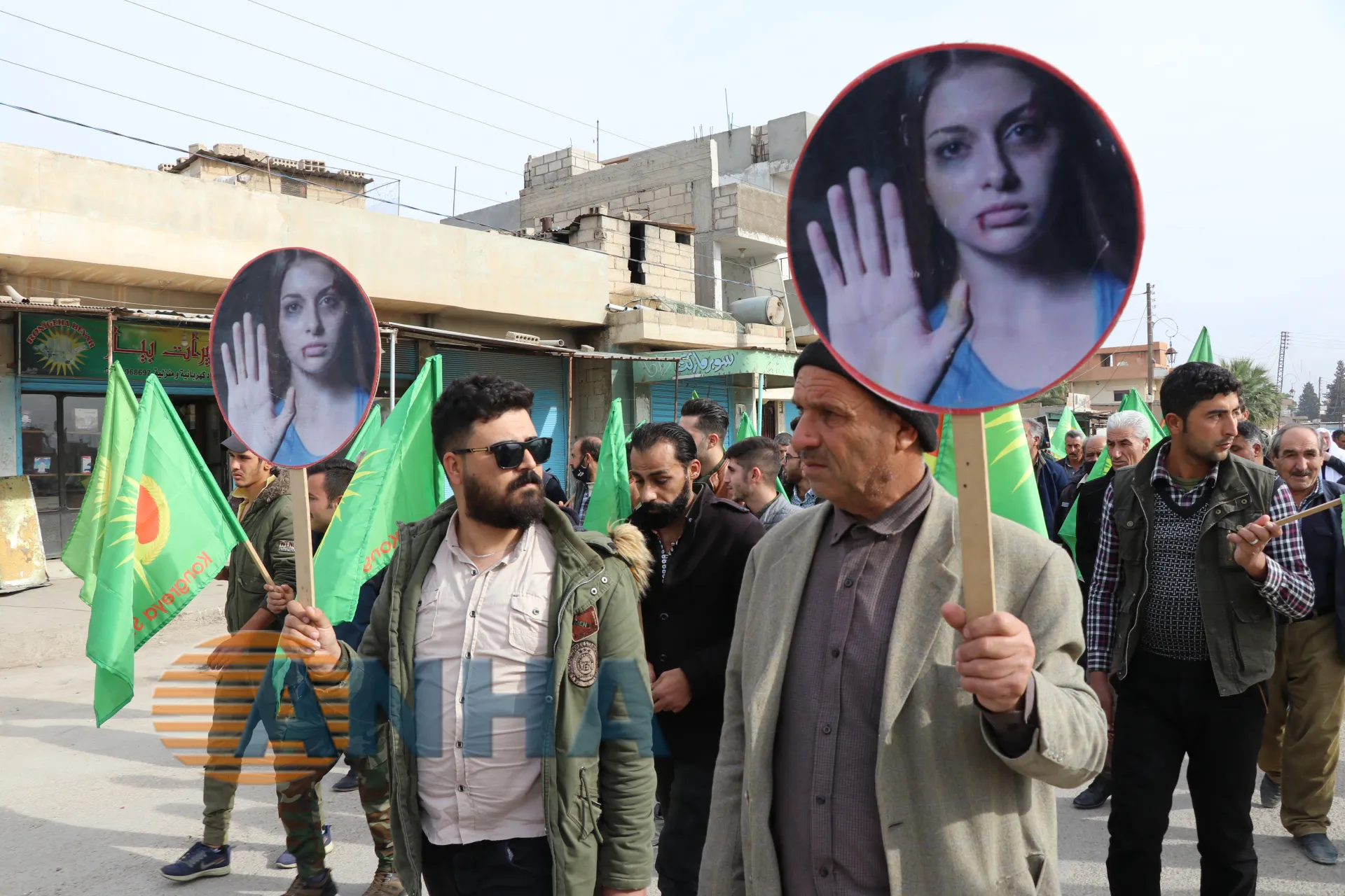 آلاف الرجال في قامشلو والحسكة يهتفون بـ " لا لقتل المرأة"- تم التحديث