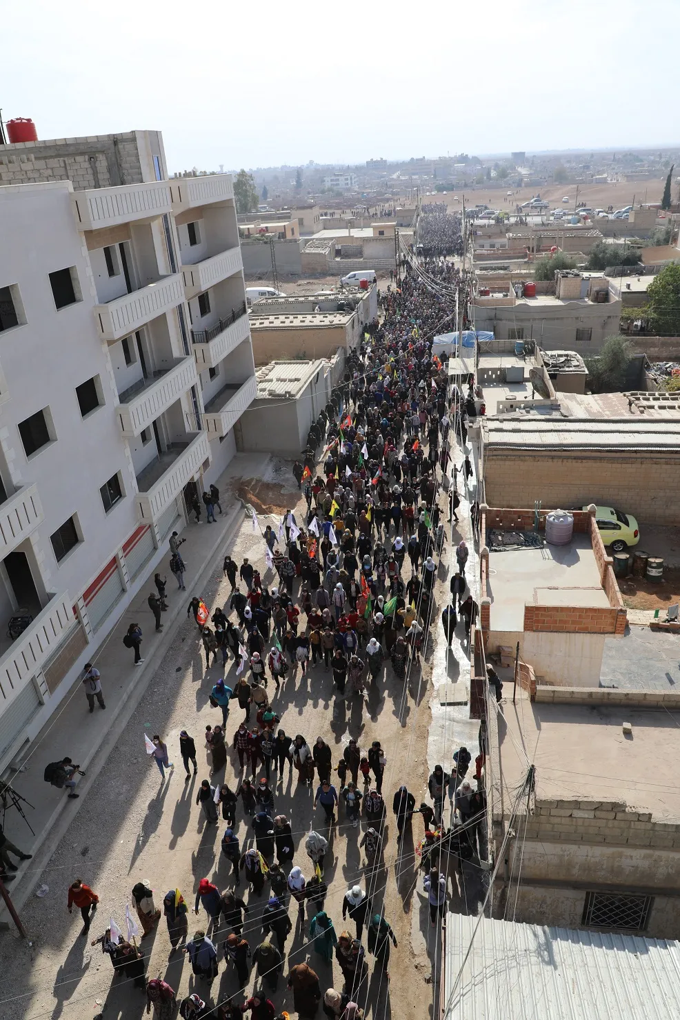 مظاهرة حاشدة منددة بمجزرة الهلالية تنطلق في قامشلو