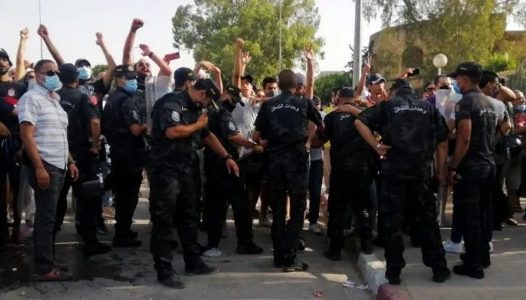 ​​​​​​​محاولات اقتحام البرلمان من قبل الإخوان المسلمين والأمن التونسي يتصدى