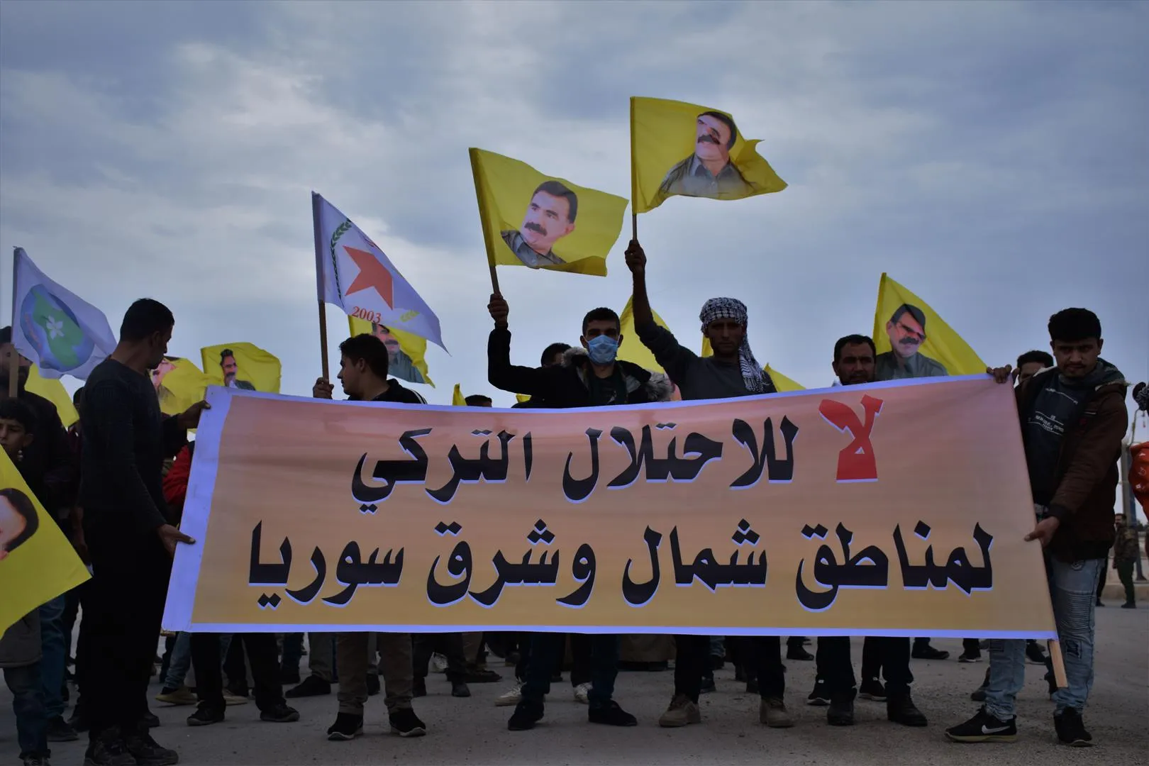 ​​​​​​​الآلاف يسيرون في الحسكة دعماً لمقاومة كوباني