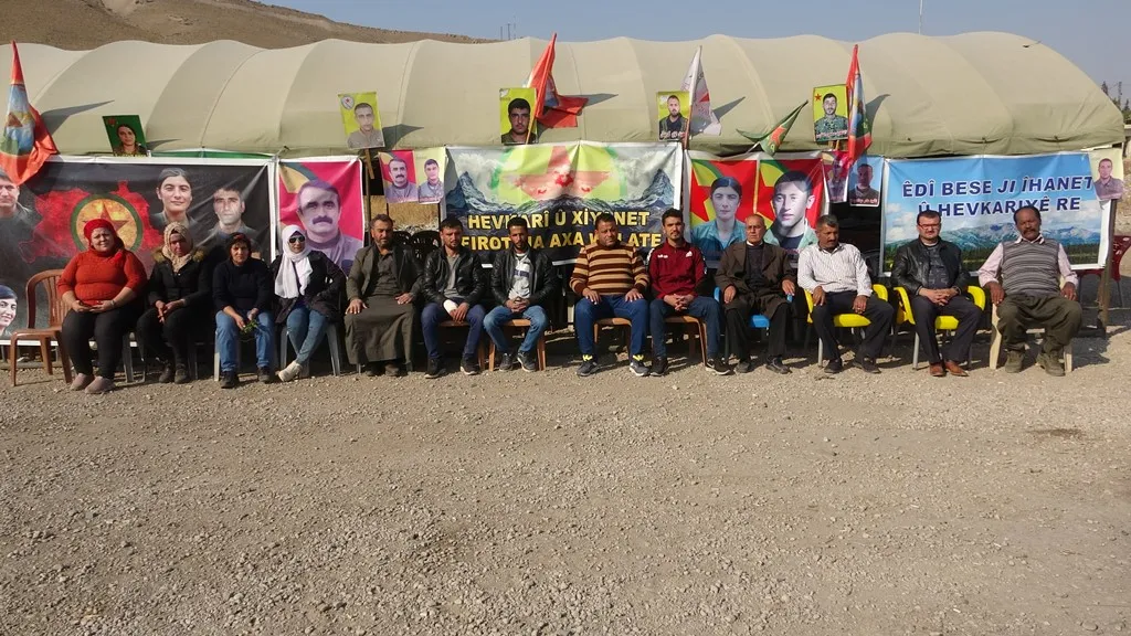 خيمة الاعتصام.. المناوبون يدينون إصرار PDK على عدم تسليم الجثامين إلى ذويهم