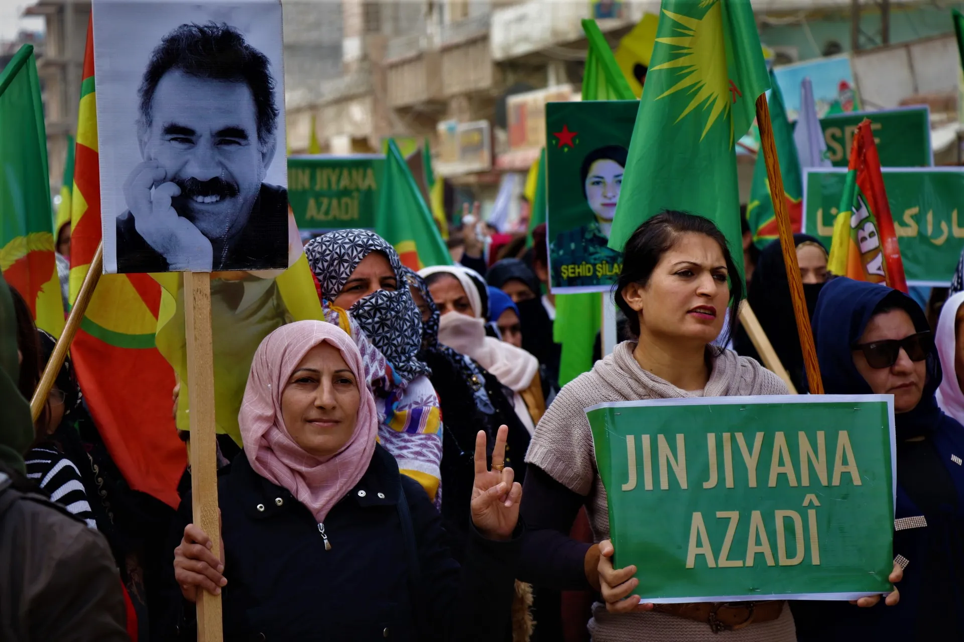 ​​​​​​​حناجر الآلاف من نساء إقليم الجزيرة تصدح بشعار "ناضلي لدحر العنف والاحتلال"