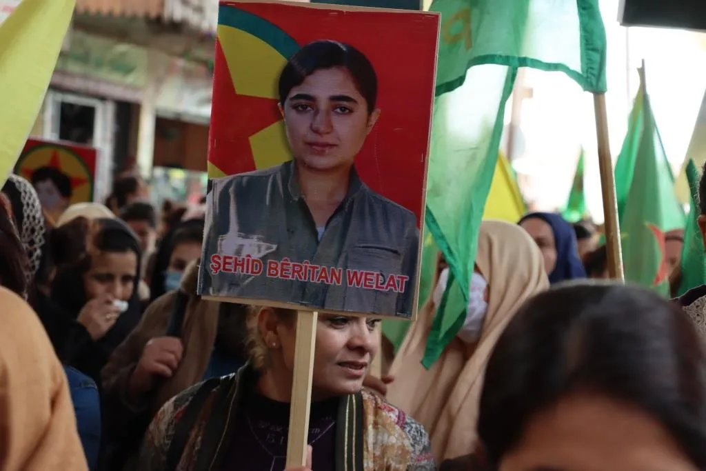 ​​​​​​​حناجر الآلاف من نساء إقليم الجزيرة تصدح بشعار "ناضلي لدحر العنف والاحتلال"