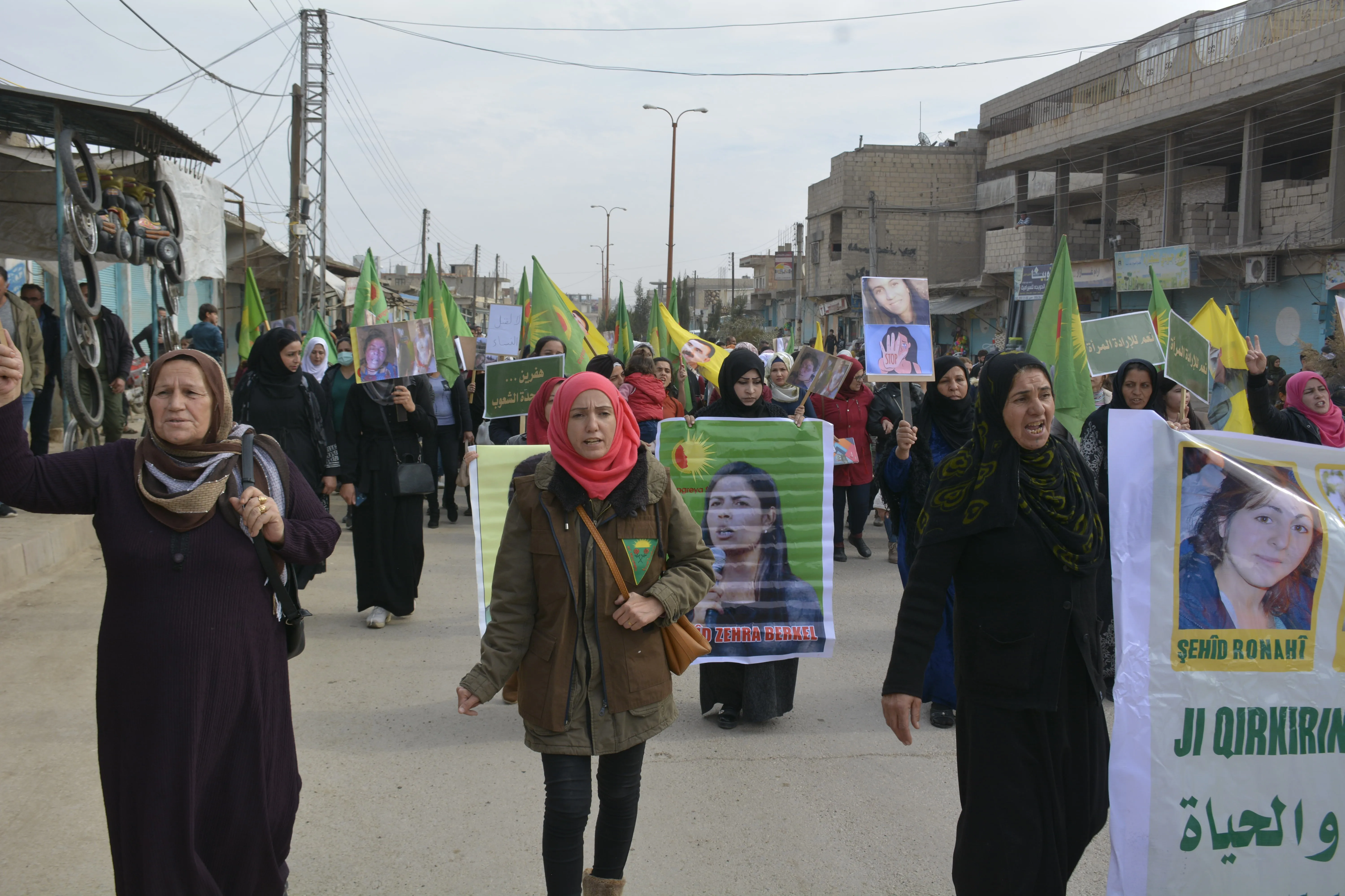 ​​​​​​​حناجر الآلاف من نساء إقليم الجزيرة تصدح بشعار "ناضلي لدحر العنف والاحتلال"
