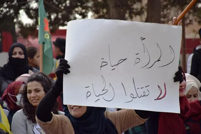 ​​​​​​​حناجر الآلاف من نساء إقليم الجزيرة تصدح بشعار "ناضلي لدحر العنف والاحتلال"