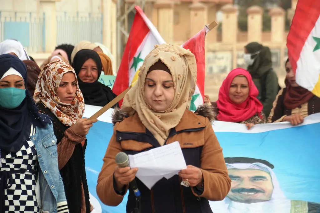 حملة "حان وقت الحرية".. آلاف العرب والكرد في الحسكة يطالبون بالحرية الجسدية للقائد