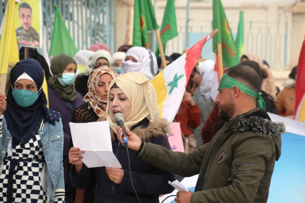 حملة "حان وقت الحرية".. آلاف العرب والكرد في الحسكة يطالبون بالحرية الجسدية للقائد
