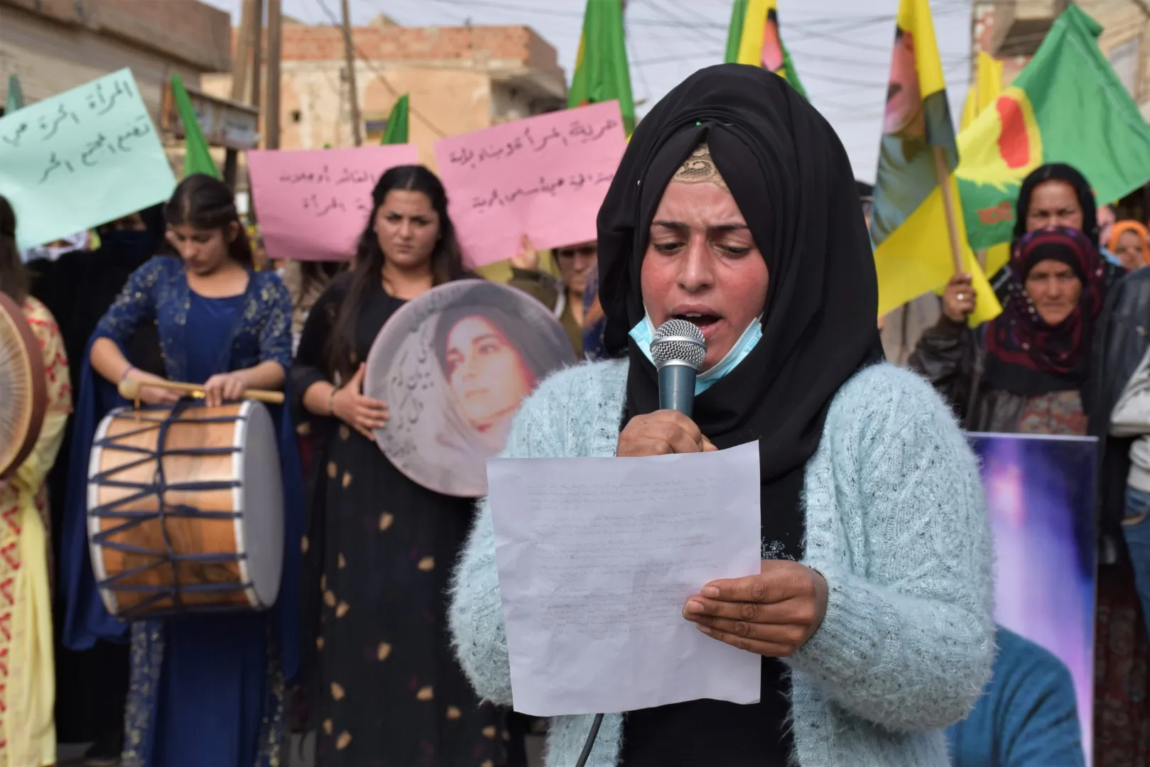 حملة "حان وقت الحرية".. آلاف العرب والكرد في الحسكة يطالبون بالحرية الجسدية للقائد